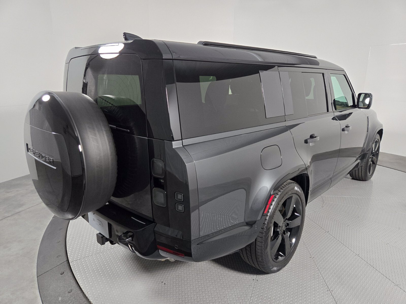 Used 2026 Land Rover Defender 130 X-Dynamic SE AWD/4WD image 2