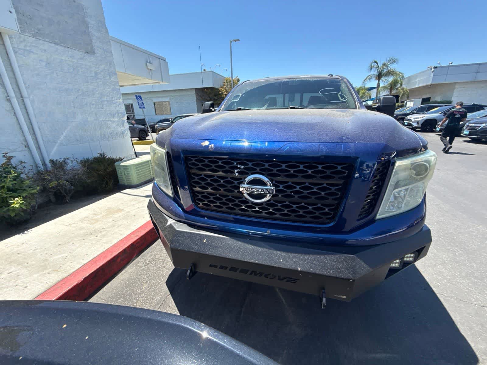 Used 2016 Nissan Titan PRO-4X w/ Pro-4x Convenience Package AWD/4WD video 2