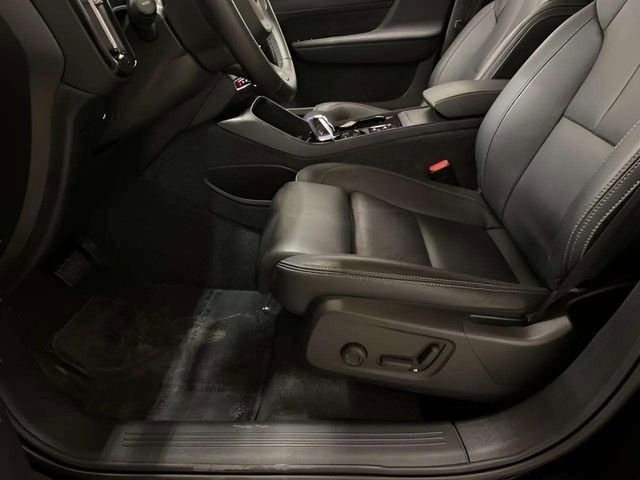 Used 2025 Volvo XC40 B5 Plus image 62