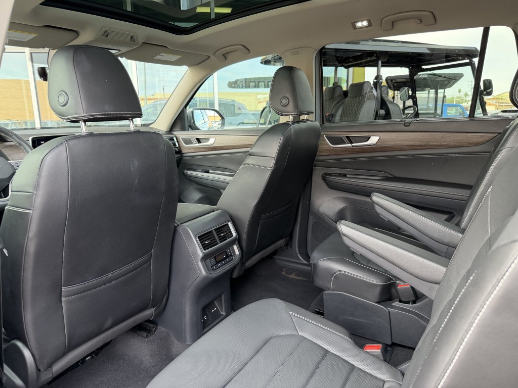 Used 2024 Volkswagen Atlas SEL AWD/4WD image 38