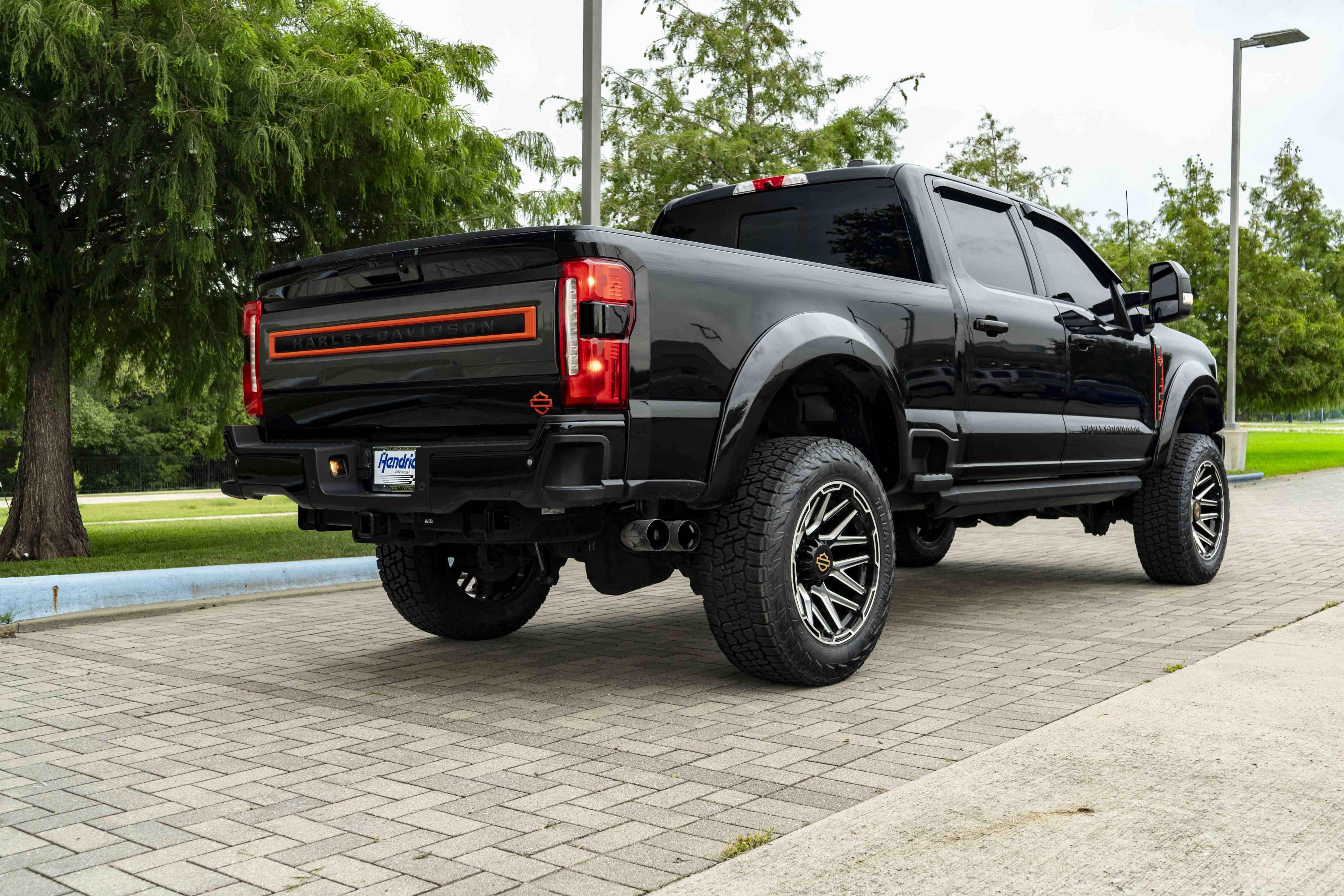 Used 2023 Ford F250 Lariat w/ Lariat Ultimate Package AWD/4WD image 8