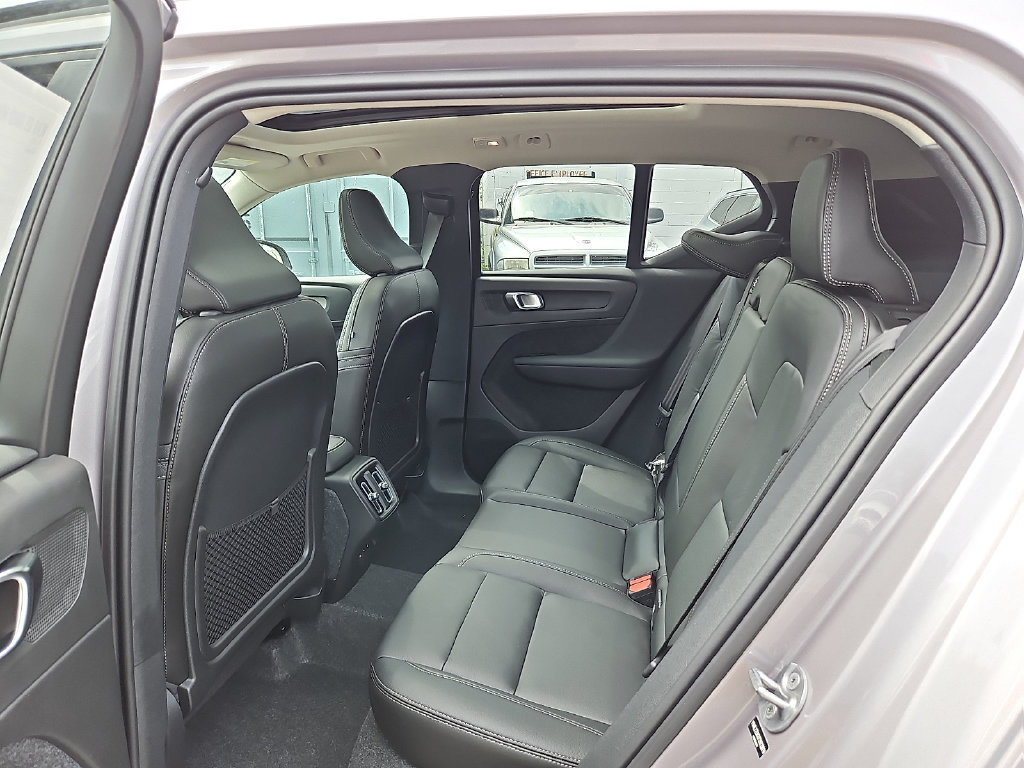 New 2026 Volvo XC40 B5 Plus w/ Climate Package AWD/4WD image 8