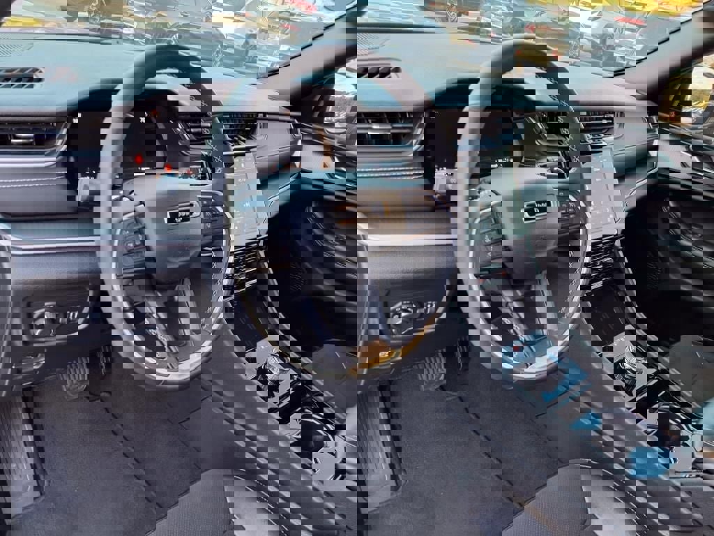 Used 2023 Jeep Grand Cherokee Altitude image 13