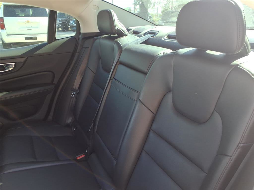 Used 2019 Volvo S60 T6 Momentum w/ Premium Package image 17