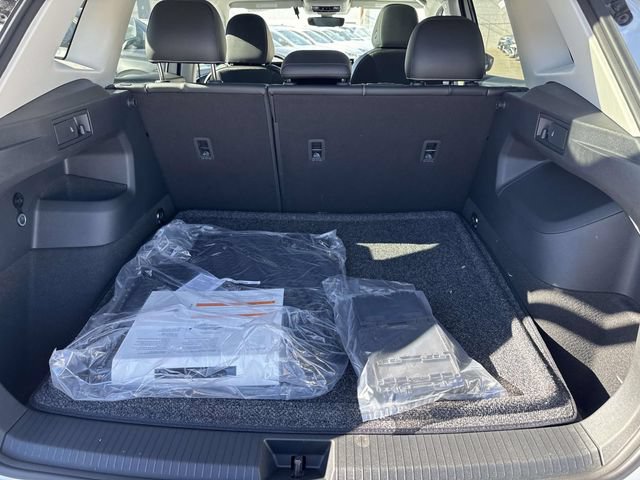 New 2026 Volkswagen Tiguan SE FWD image 5
