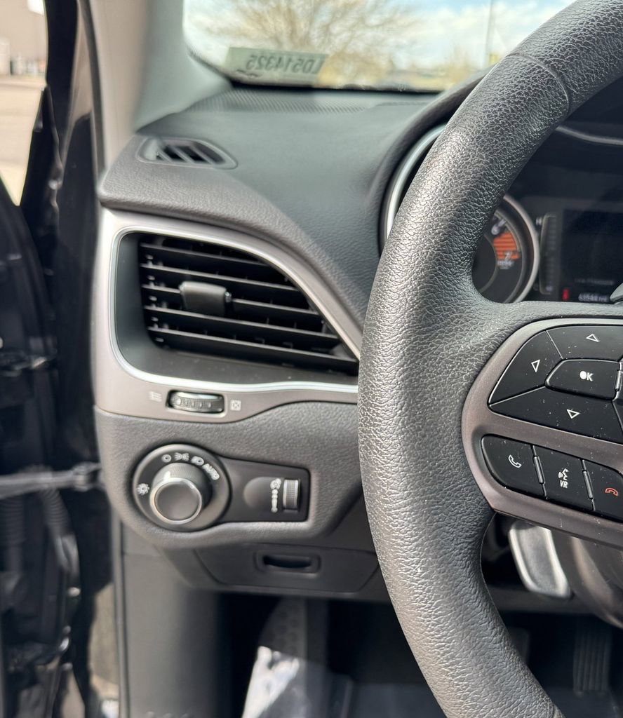 Used 2020 Jeep Cherokee Latitude AWD/4WD image 13