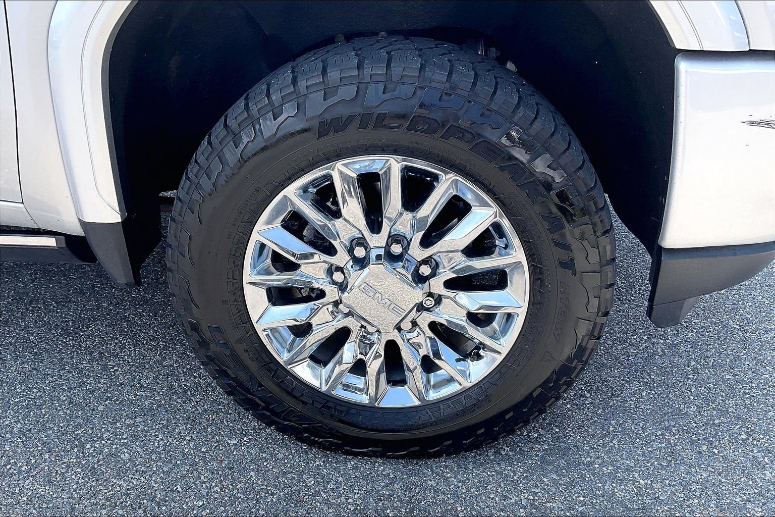 Used 2021 GMC Sierra 3500 Denali w/ Denali Ultimate Package AWD/4WD image 9