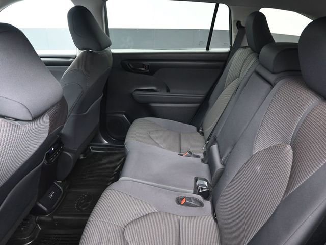 Certified 2025 Toyota Highlander LE image 28