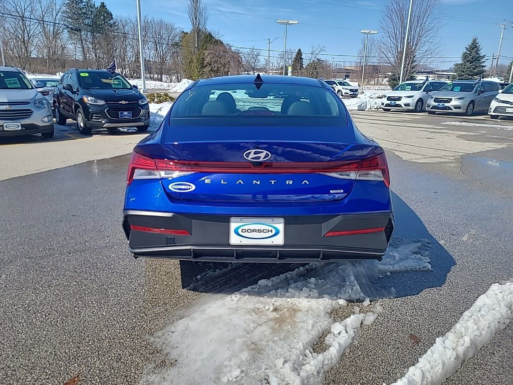 Used 2025 Hyundai Elantra Limited image 5