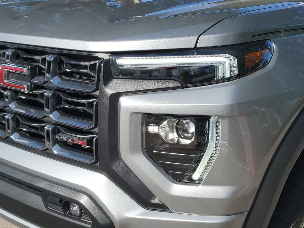 Certified 2025 GMC Canyon AT4 w/ Nightfall Edition AWD/4WD image 9