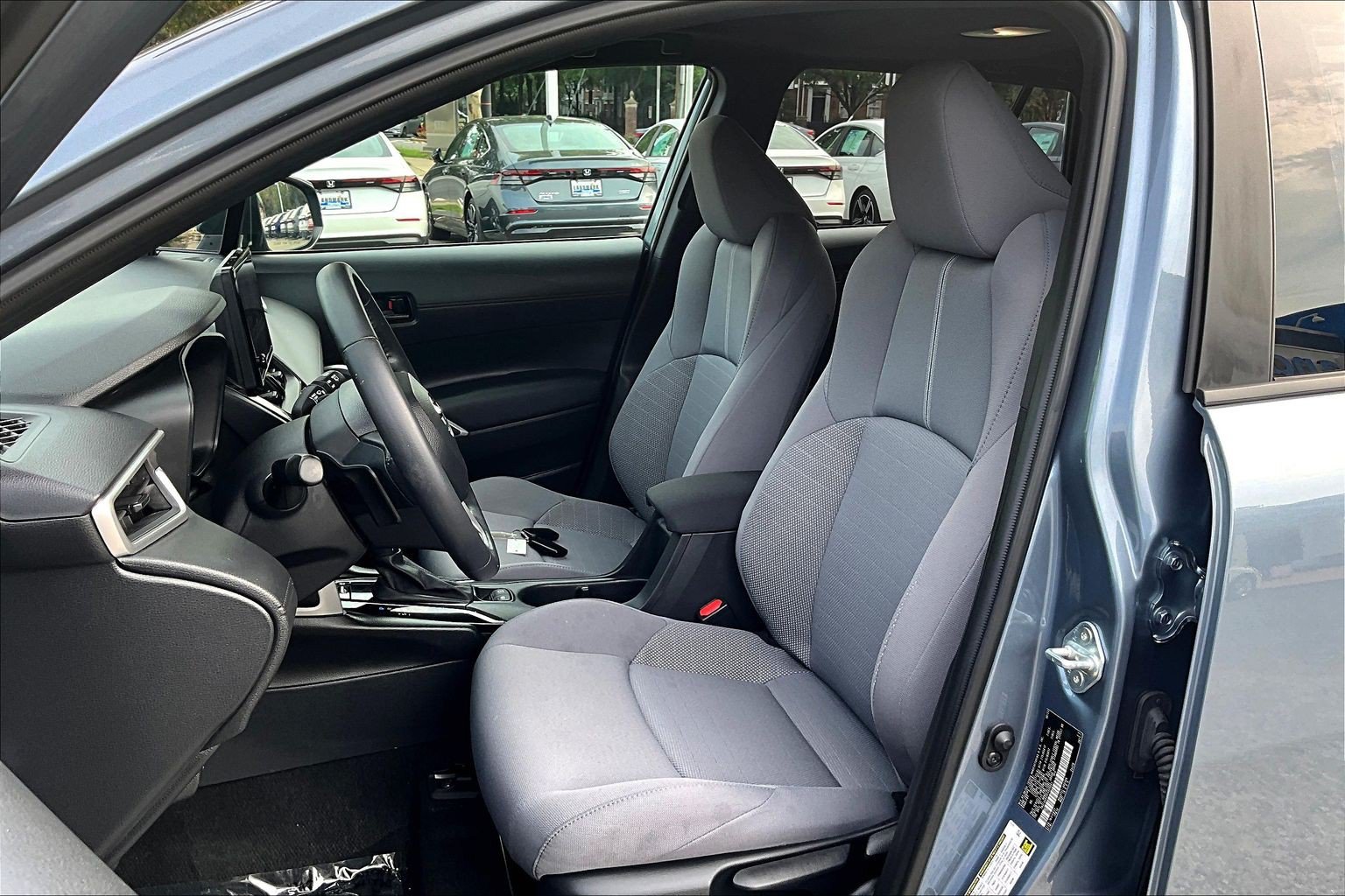 Used 2023 Toyota Corolla Cross AWD Hybrid w/ Moonroof Package image 27