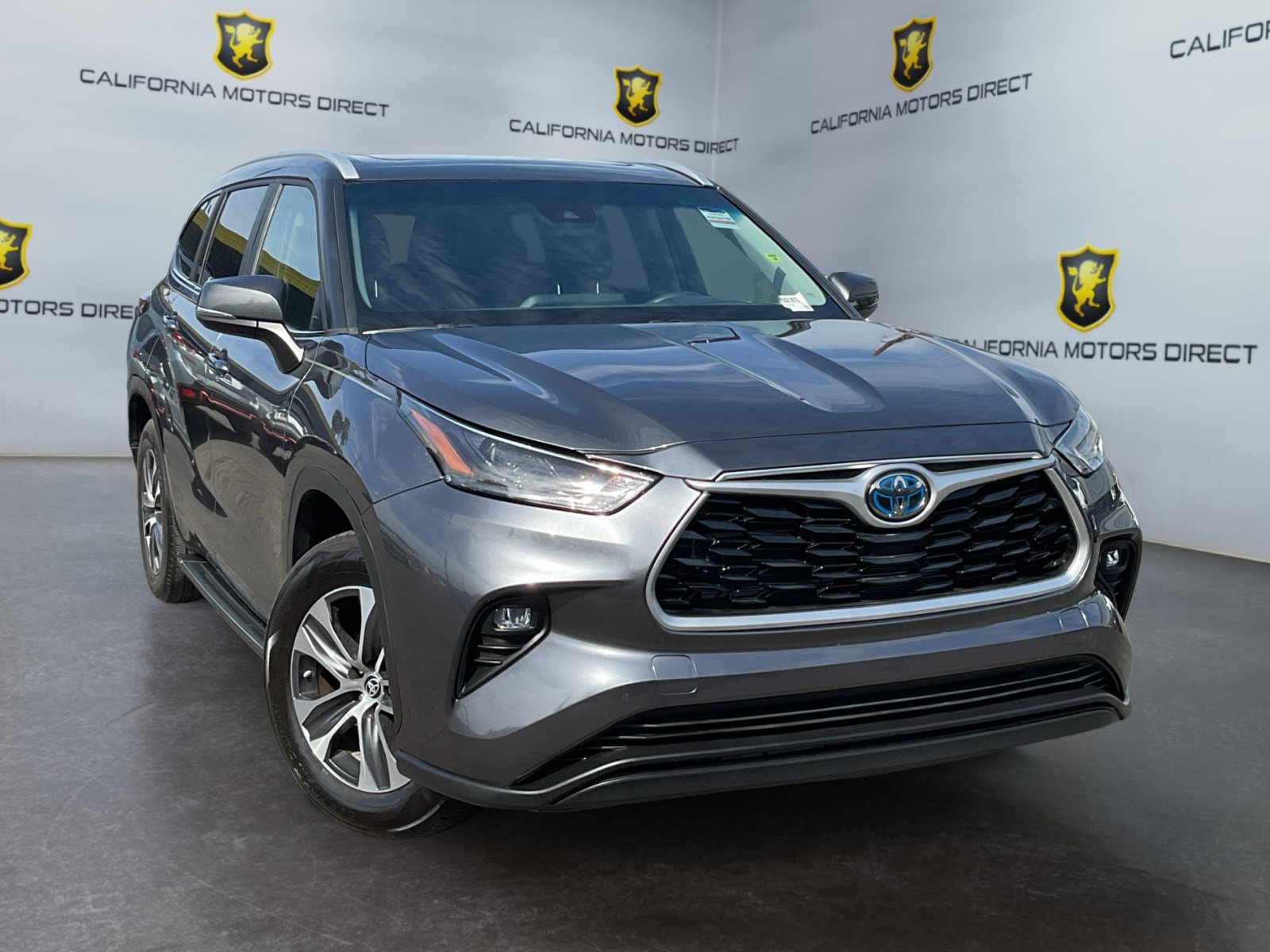 Used 2023 Toyota Highlander XLE FWD image 3