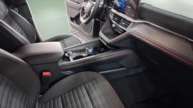 Used 2025 Ford Explorer ST-Line AWD/4WD image 13