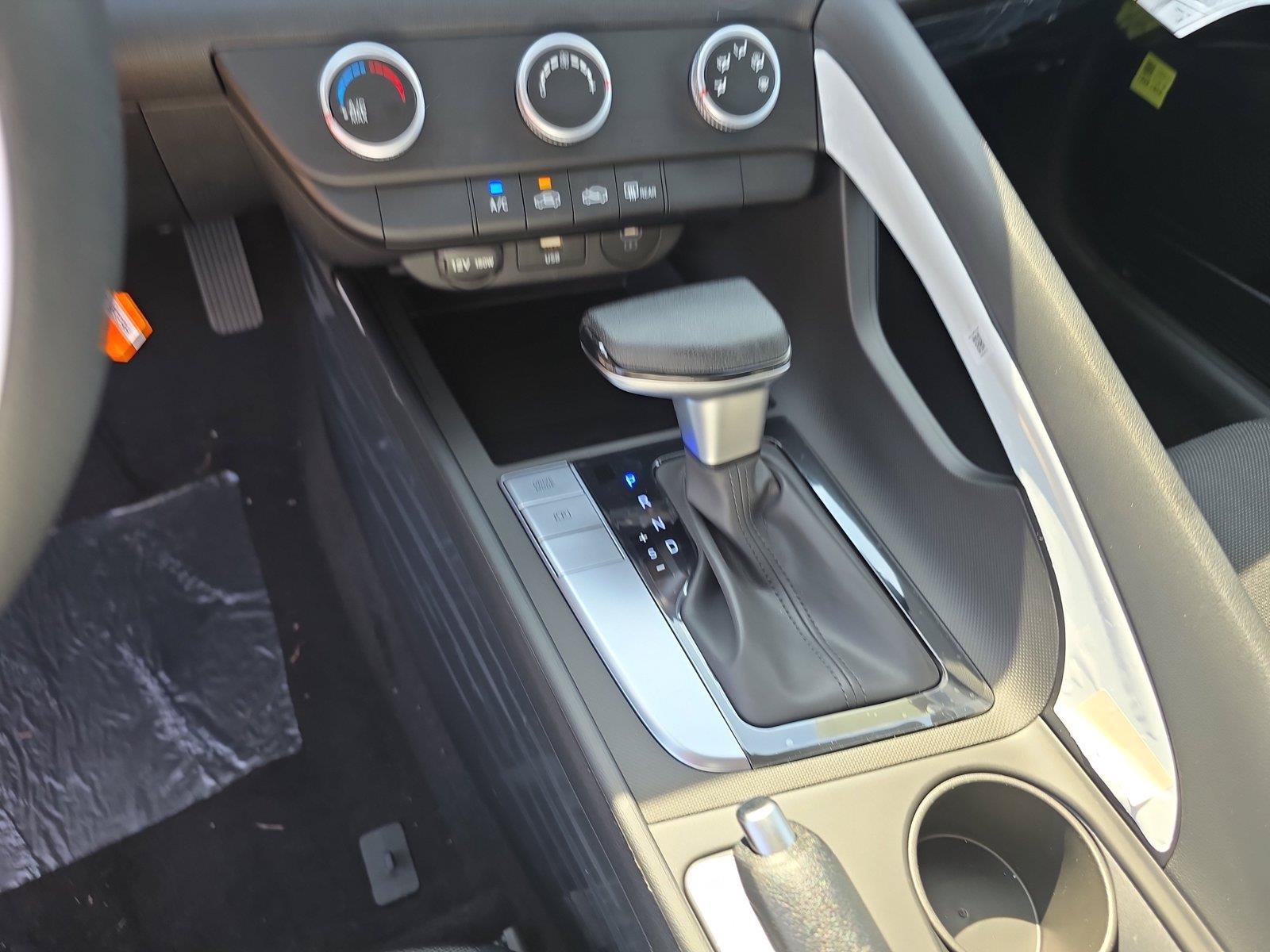 New 2026 Hyundai Elantra SE FWD image 18