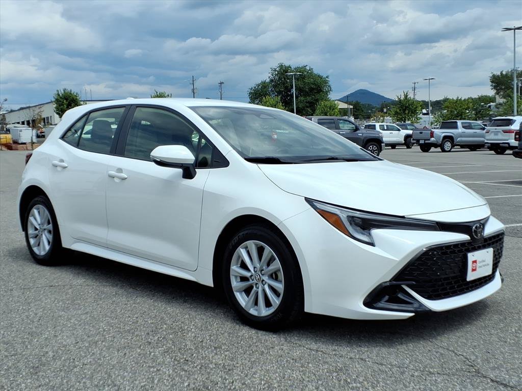 Certified 2025 Toyota Corolla SE FWD image 2
