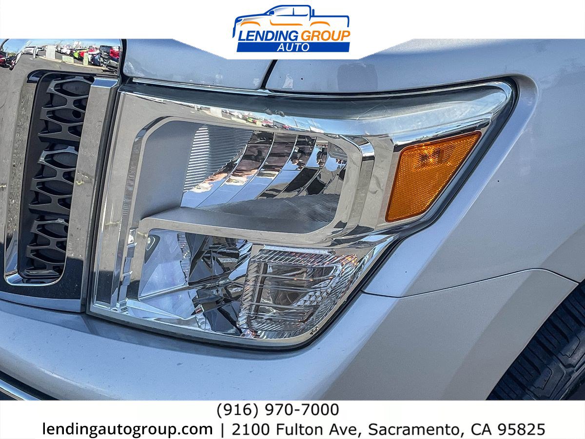 Used 2017 Nissan Titan SV image 7