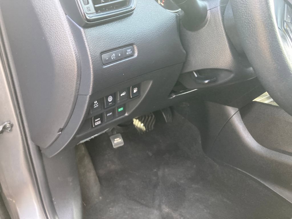 Used 2020 Nissan Rogue SV AWD/4WD image 17