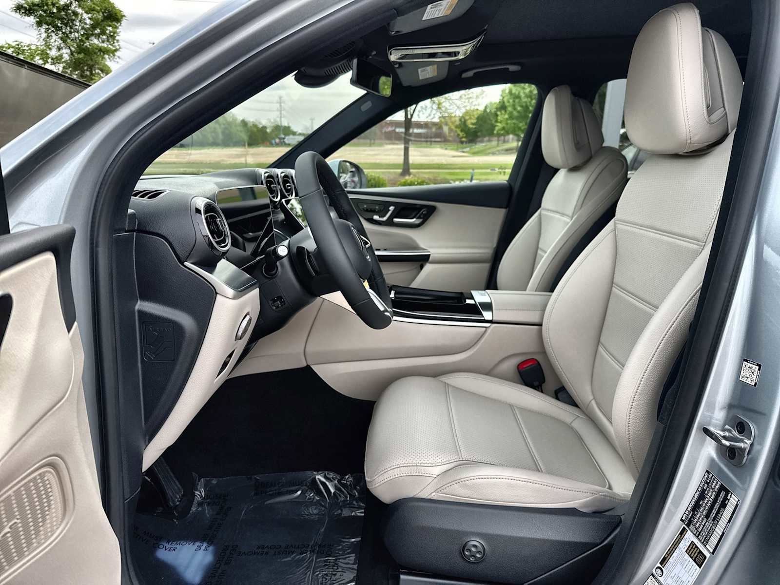 New 2026 Mercedes-Benz GLC 300 image 2