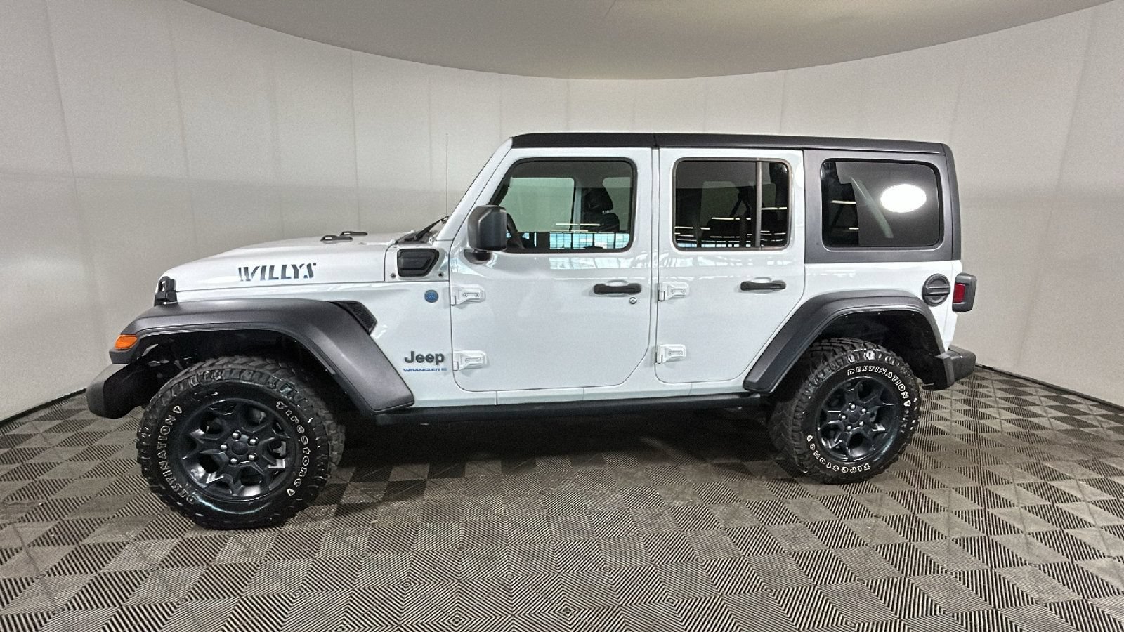 Used 2023 Jeep Wrangler Unlimited w/ Cold Weather Group AWD/4WD image 7