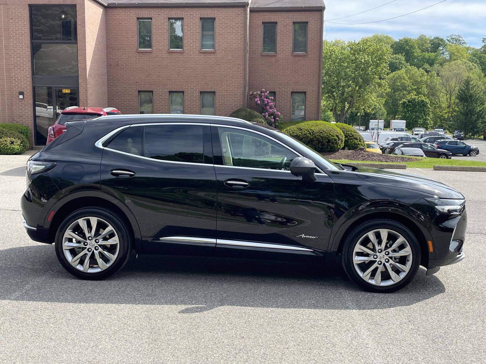 Certified 2023 Buick Envision Avenir AWD/4WD image 2