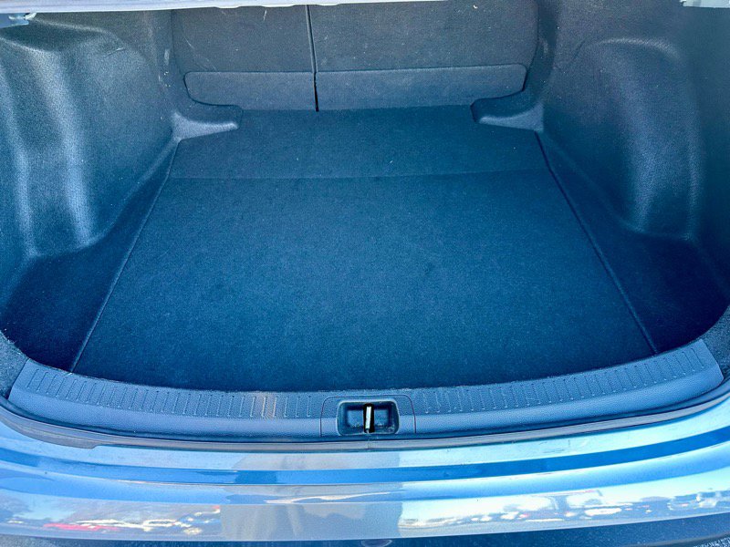 Used 2022 Toyota Corolla LE image 7