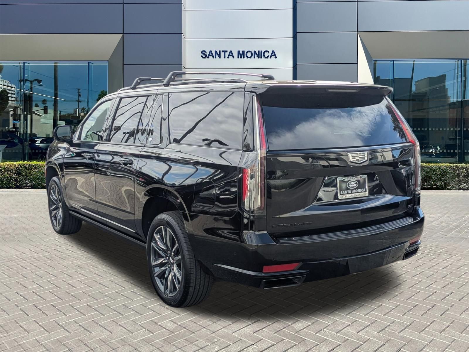 Used 2021 Cadillac Escalade ESV Sport w/ Driver Assist Tech Package AWD/4WD image 7