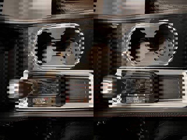 Used 2025 Nissan Altima 2.5 SR FWD image 24