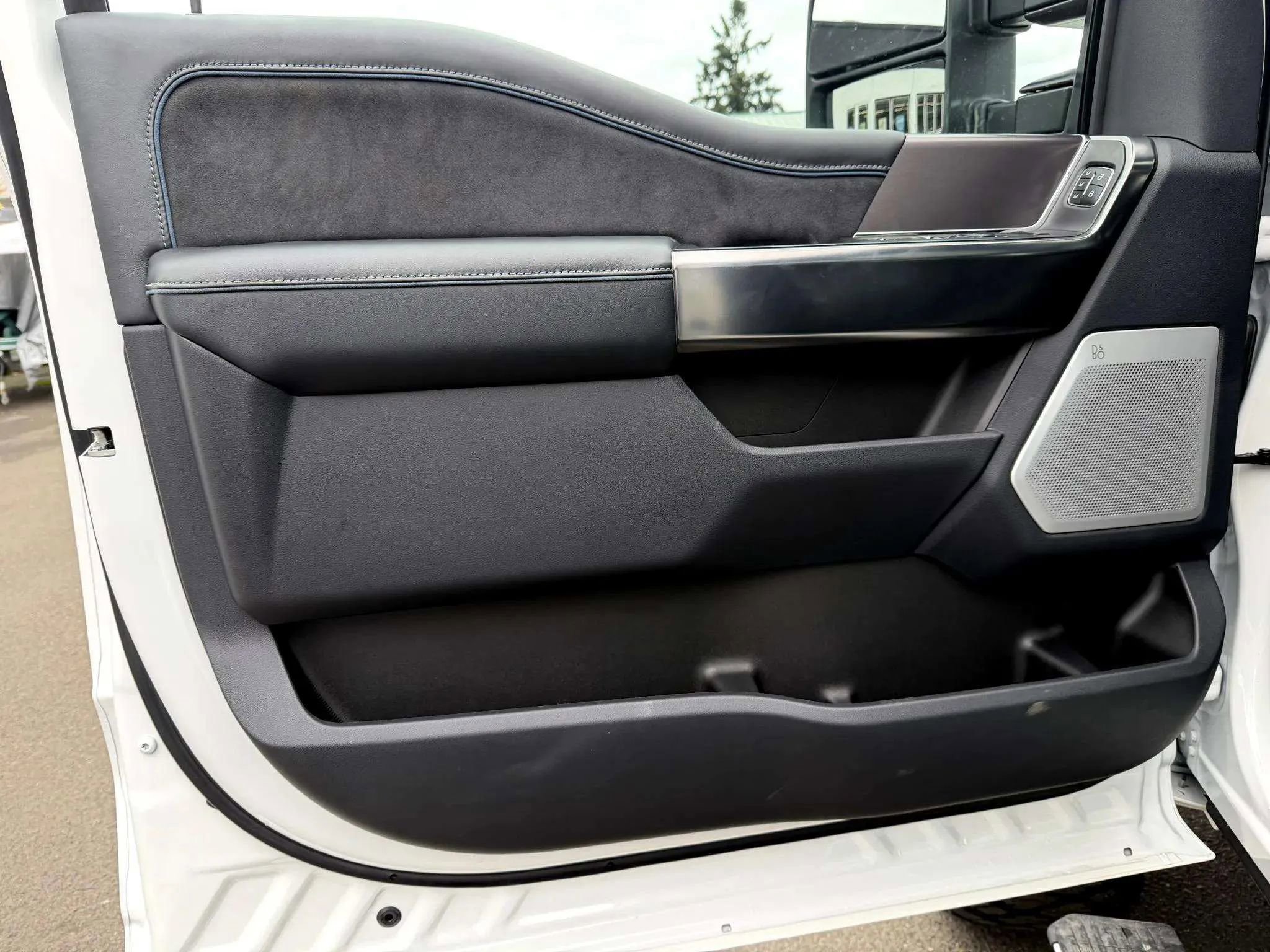 Used 2026 Ford F450 Platinum w/ FX4 Off-Road Package image 19