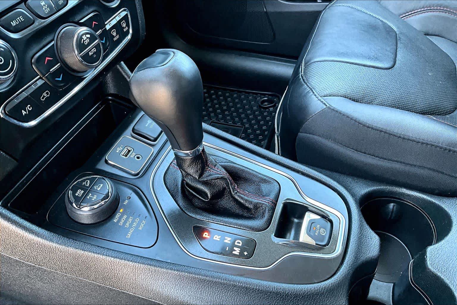 Used 2021 Jeep Cherokee Trailhawk w/ Technology Group image 16