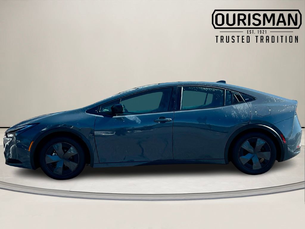 Used 2024 Toyota Prius LE image 3