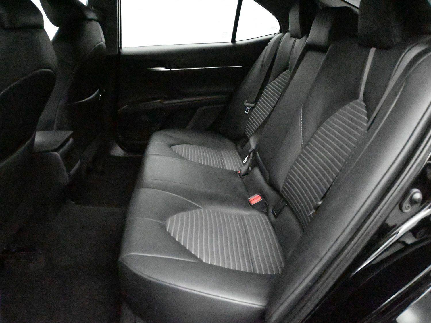 Used 2024 Toyota Camry SE image 9