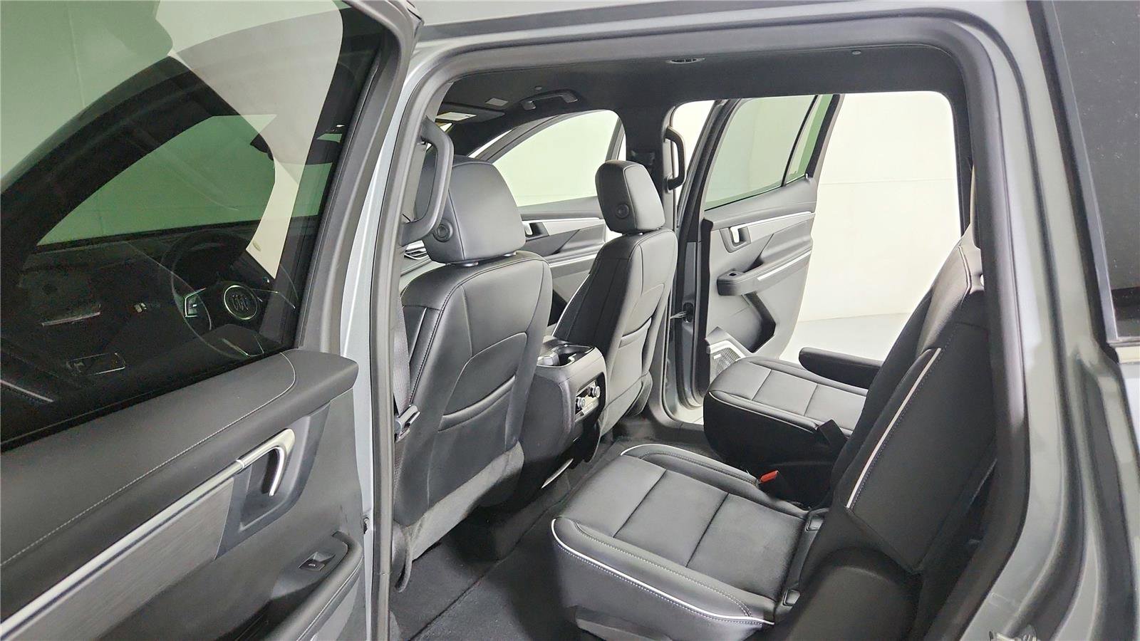 Used 2025 Buick Enclave Preferred AWD/4WD image 17