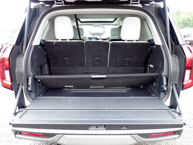 Used 2025 Ford Expedition Platinum w/ Driver's Package AWD/4WD image 7