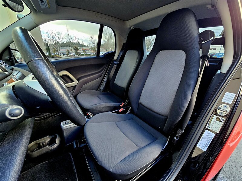 Used 2013 smart fortwo pure RWD image 23