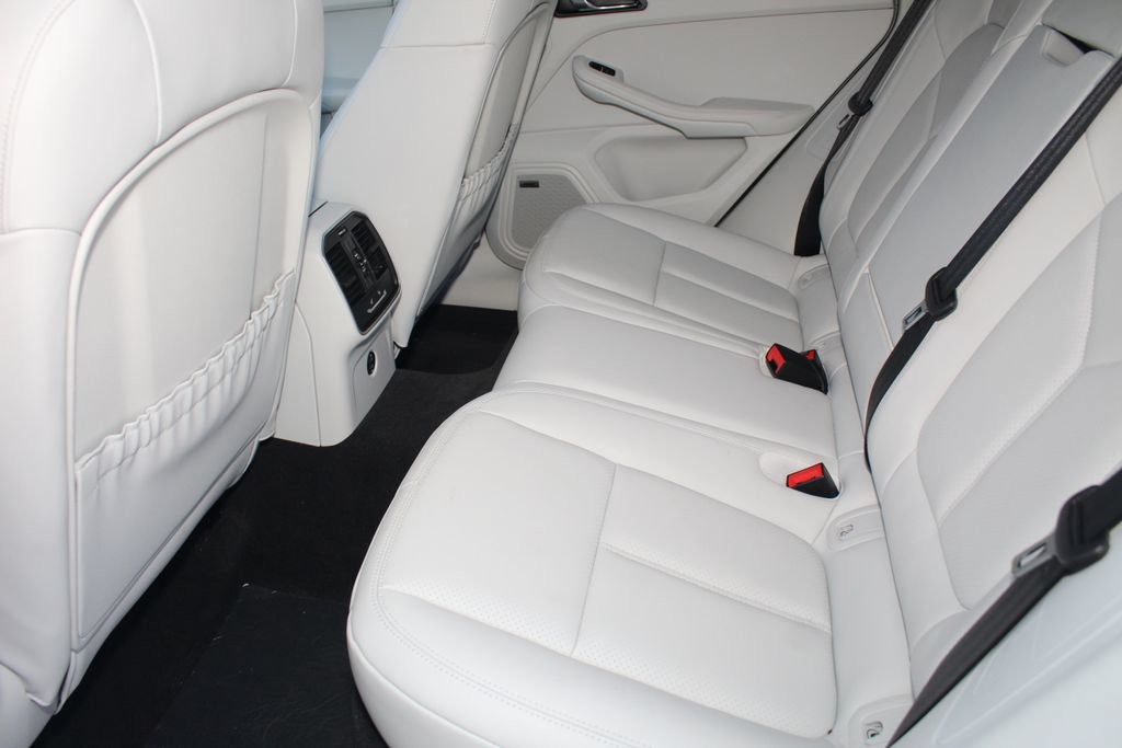 Certified 2026 Porsche Macan AWD/4WD image 25