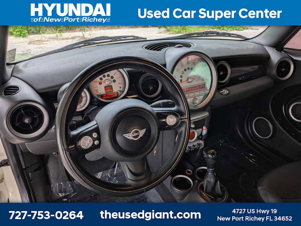 Used 2009 MINI Cooper Convertible w/ Cold Weather Pkg FWD image 17