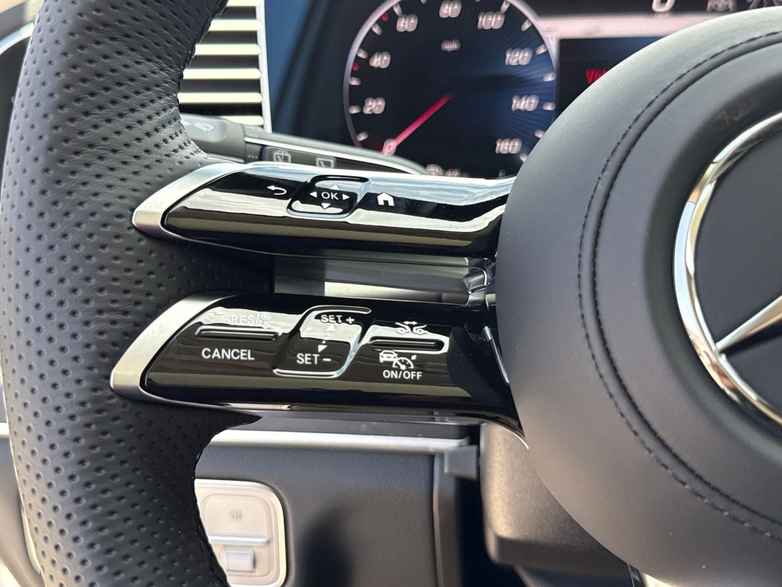 New 2026 Mercedes-Benz GLS 450 4MATIC image 25