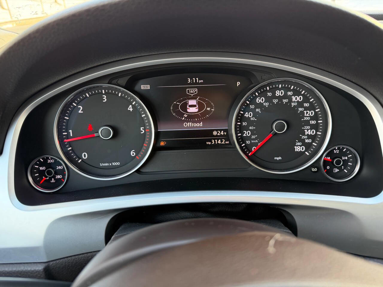 Used 2013 Volkswagen Touareg Sport image 21