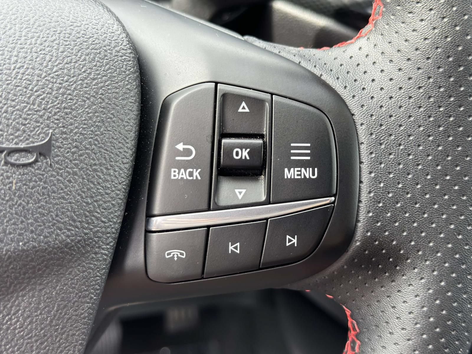 Used 2025 Ford Escape ST-Line w/ Tech Pack #1 AWD/4WD image 18
