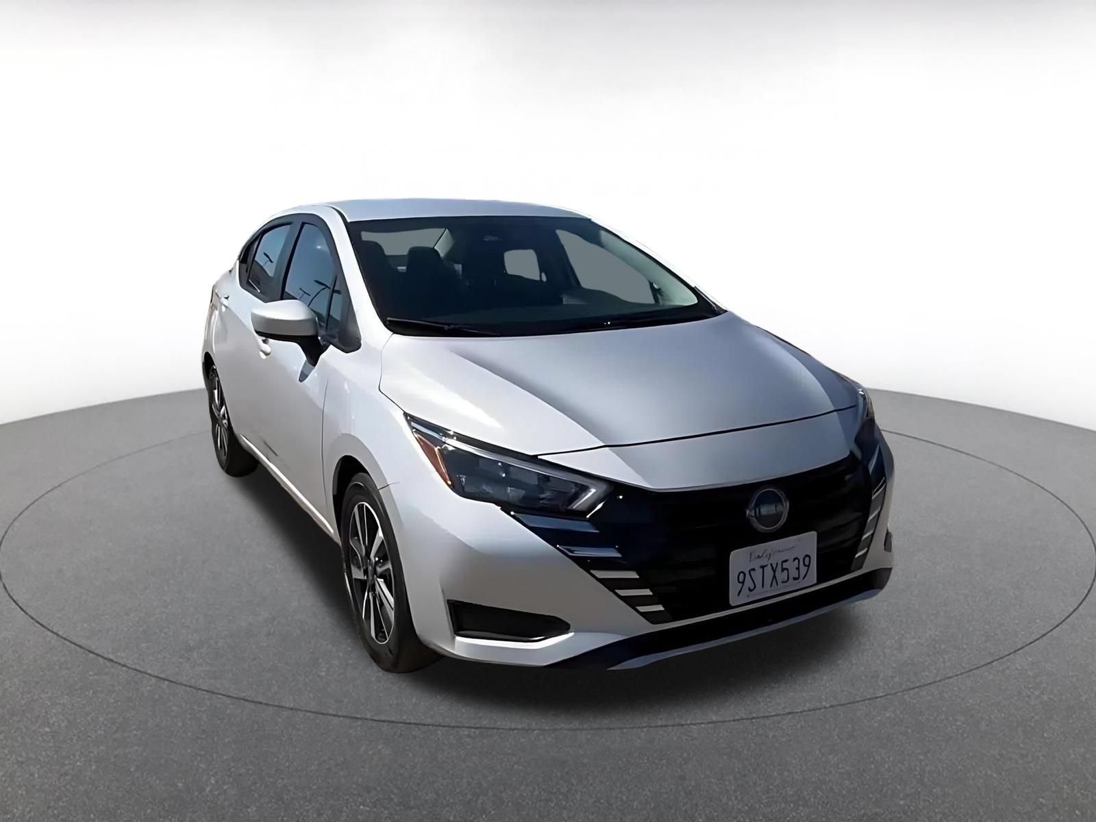 Used 2025 Nissan Versa SV FWD image 3