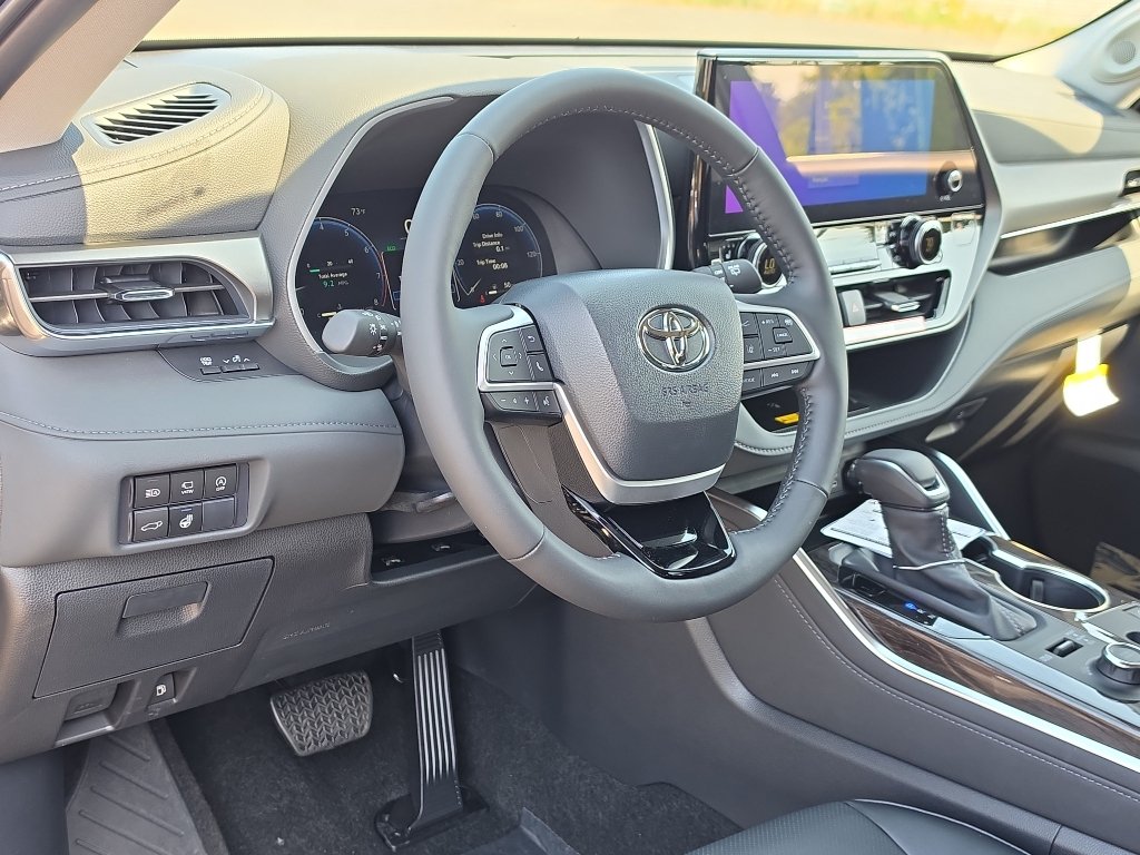 New 2026 Toyota Highlander Limited AWD/4WD image 15