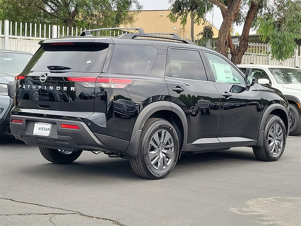 New 2025 Nissan Pathfinder SV image 2