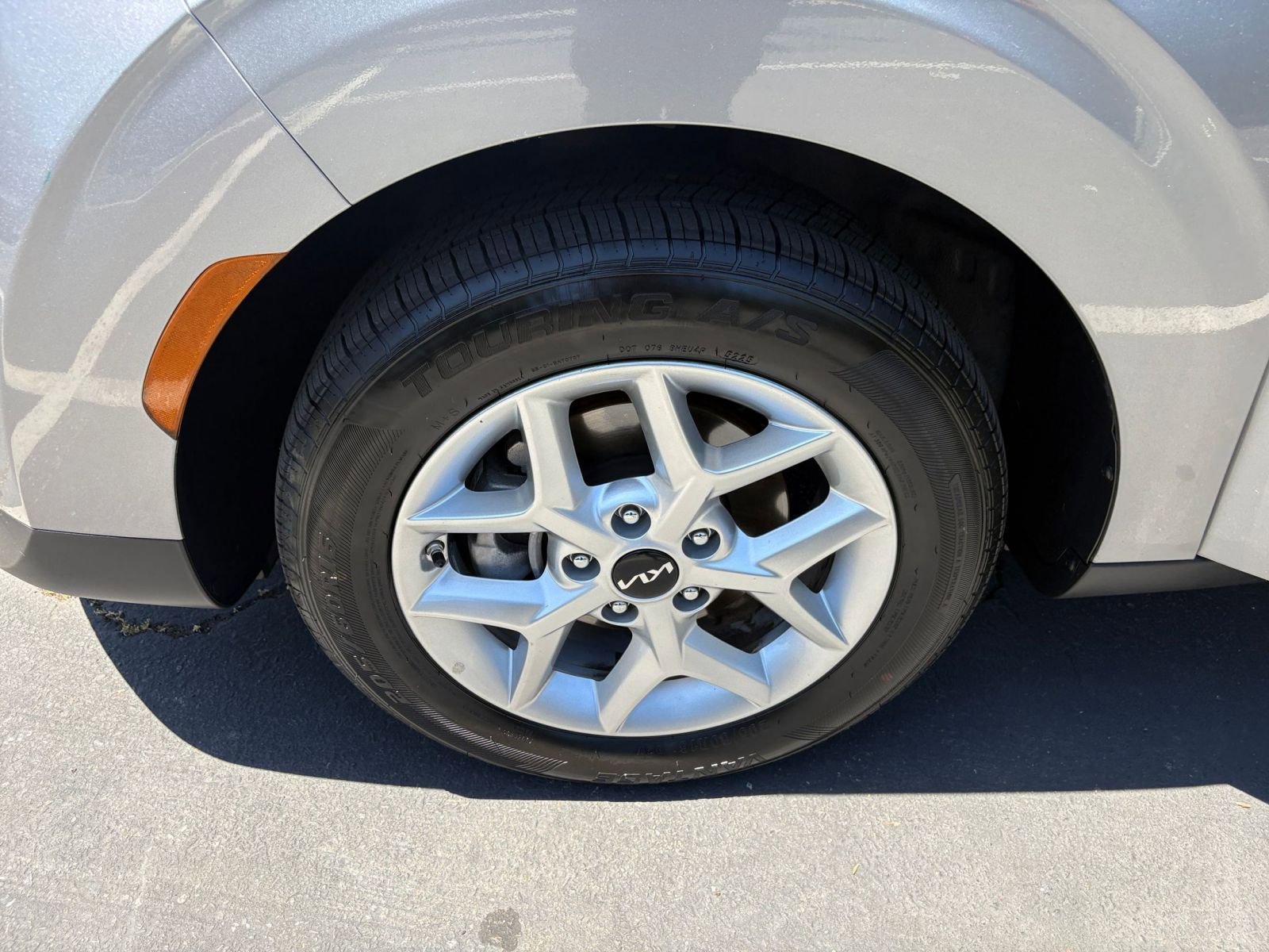 Used 2025 Kia Soul LX w/ LX Technology Package FWD image 28