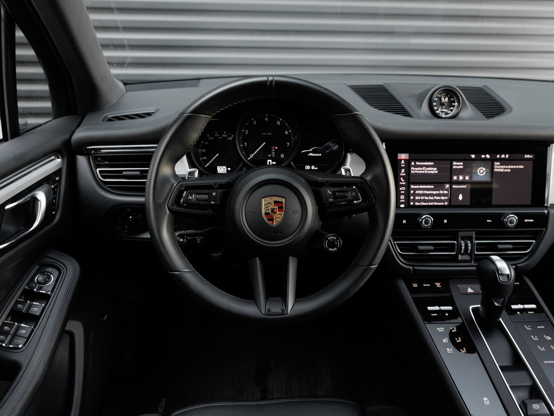 Certified 2026 Porsche Macan AWD/4WD image 17