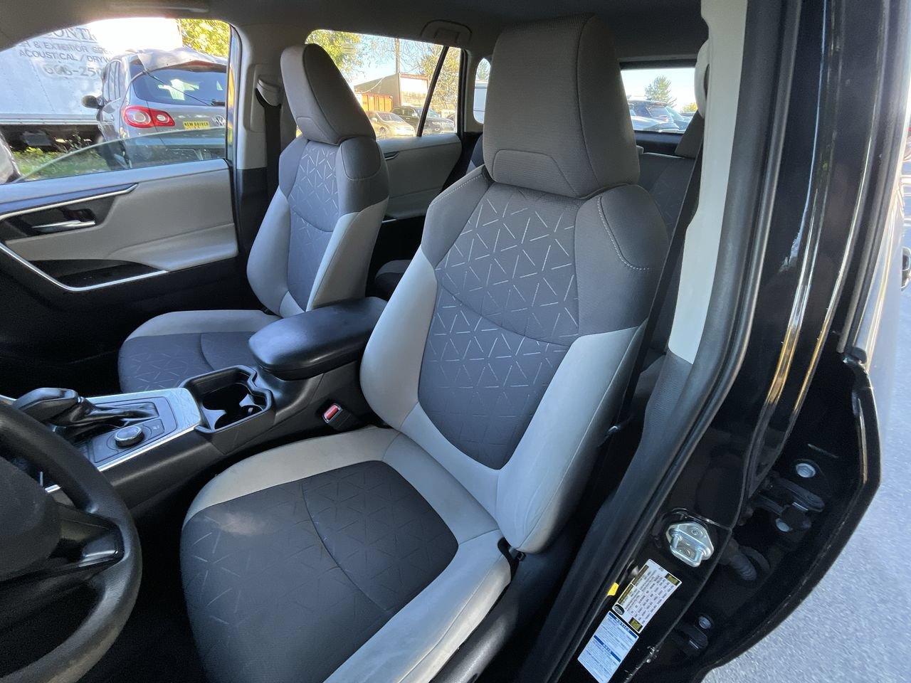 Used 2020 Toyota RAV4 XLE AWD/4WD image 5