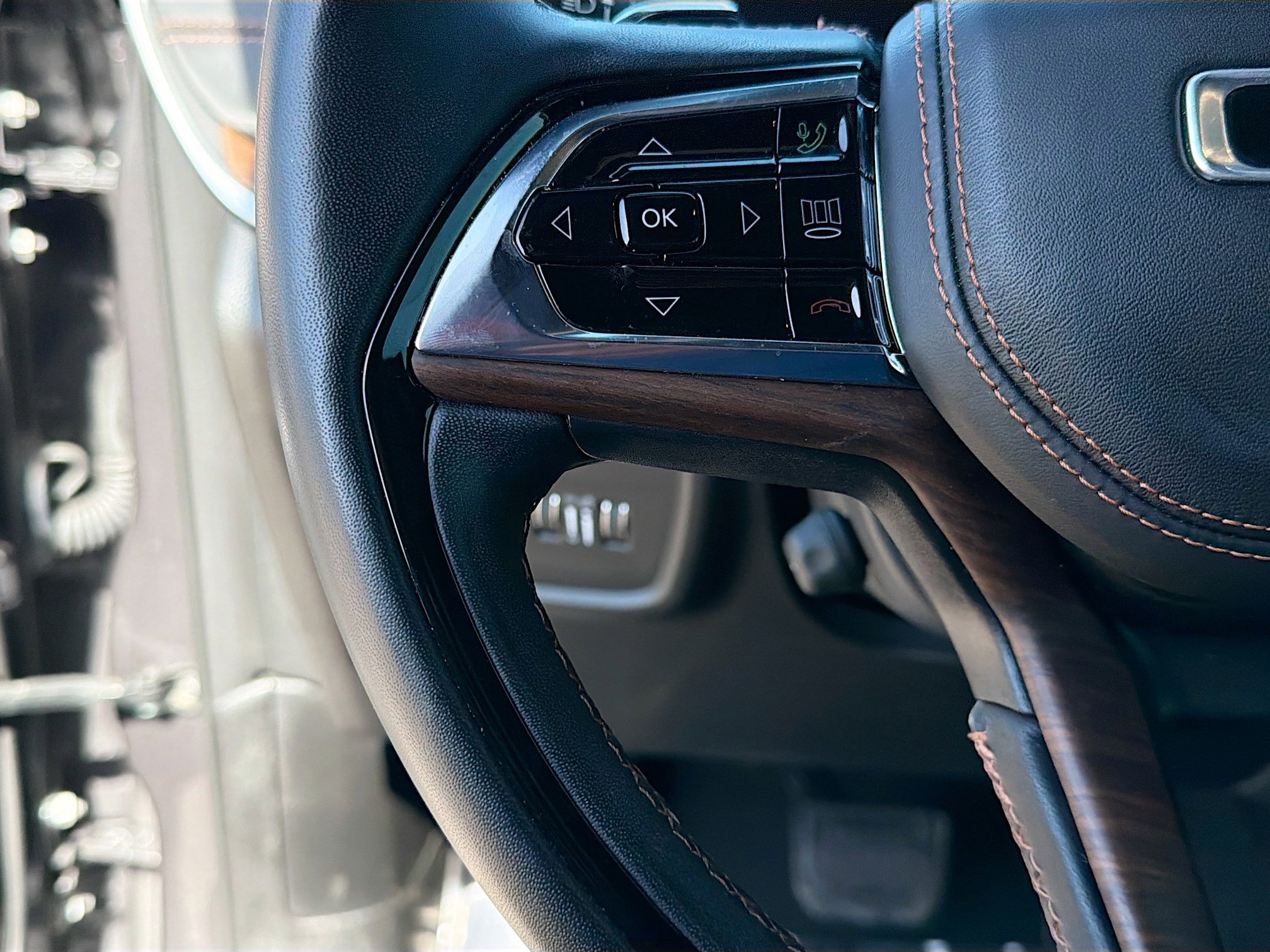 Used 2022 Jeep Grand Cherokee Summit w/ Adv Protech Group IV image 38
