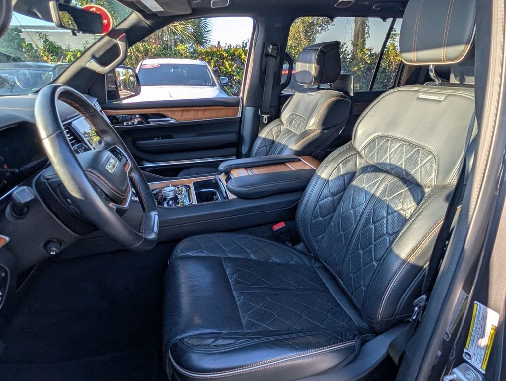 Used 2022 Jeep Grand Wagoneer Series III w/ Rear Seat Video Group 1 image 10