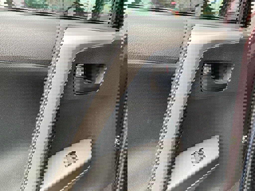 Used 2018 Toyota RAV4 LE image 12