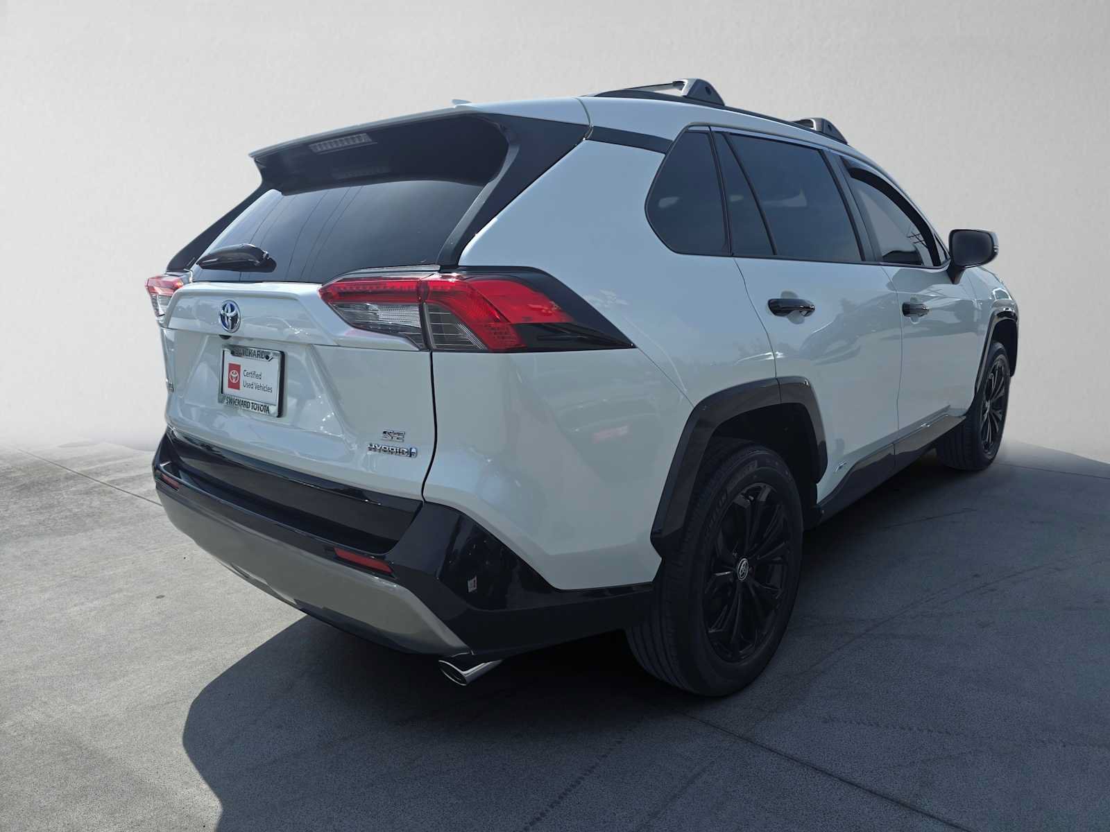 Used 2023 Toyota RAV4 SE w/ Convenience Package AWD/4WD image 3