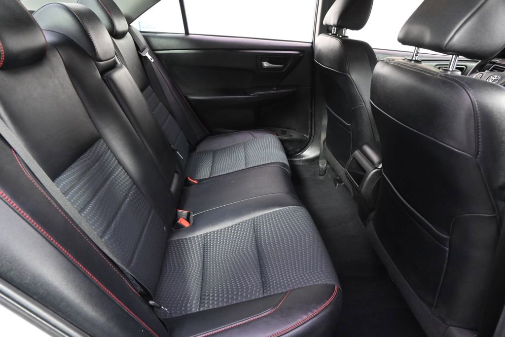 Used 2015 Toyota Camry SE FWD image 17
